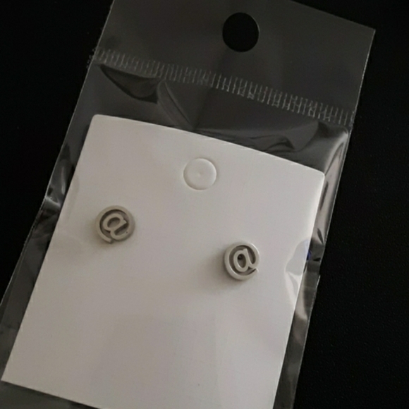🤓 "At" Symbol Earrings - Picture 4 of 4